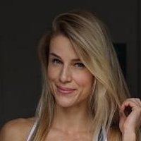 Adrienne Koleszar Desnuda