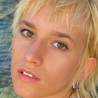 Anni Baumann Desnuda