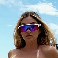 Casi Davies Desnuda