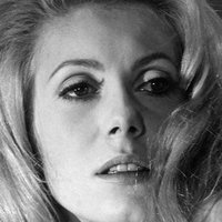 Catherine Deneuve Desnuda