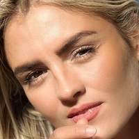 Estrela Blanco Desnuda