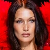 Isabella Hadid Desnuda