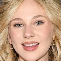 Lily Brooks O’Briant Desnuda