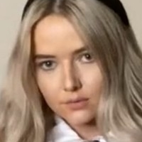 Lily Hollands Desnuda