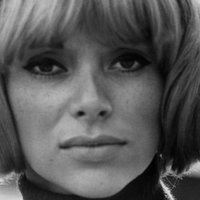 Mireille Darc Desnuda