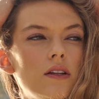 Nicole Petrie Desnuda