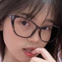 Riska Saputri Desnuda