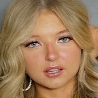 Shae Smolik Desnuda