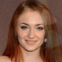 Sophie Turner Fakes Desnuda