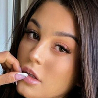 Tiana May Sarich Desnuda