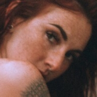 Tthereddheadd Desnuda